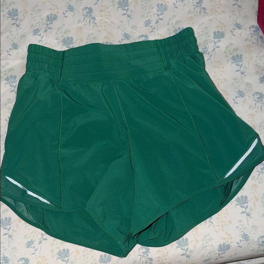 Lululemon hotty hot high rise lined 4”